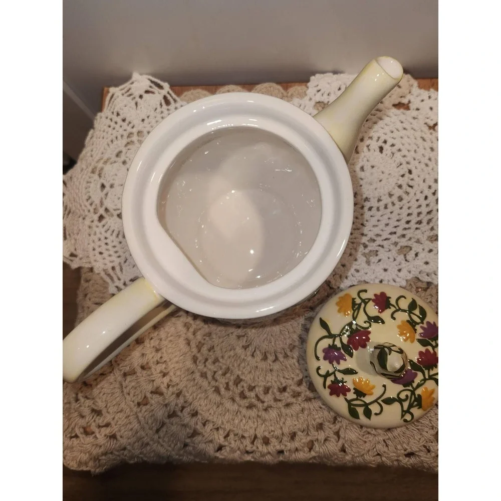 N/A ceramic teapot